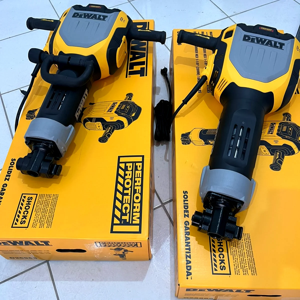 Marteletes DeWalt novos na frota da Descomplica Locadora